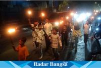 Warga muslim Kampung Warungkiara, Desa Sukamaju, Kecamatan Cianjur, Jawa Barat pawai obor. (Foto: Mamat Mulyadi/ Radar Bangsa)