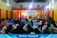 Warga Limbangansari, Kecamatan Cianjur, Kabupaten Cianjur pawai obor 1 Muharram 1446 Hijriyah. (Foto: Mamat Mulyadi / Radar Bangsa)