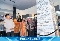 (Pake Hijab kuning)  Ketua Umum PP Muslimat NU, Khofifah Indar Parawansa, saat mendapatkan Anugerah Pin Emas dari Badan Nasional Penanggulangan Terorisme (BNPT) RI Tahun 2024 di Kantor BNPT, Kawasan IPSC Sentul, Citereup, Bogor, pada Selasa (16/7/2024).
