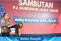 Penjabat Gubernur Jawa Timur, Adhy Karyono saat sambutan di Raker Komwil IV APEKSI 2024 di Balai Kota Kusuma Wicitra, Kota Blitar, pada Kamis malam, (12/07). (IST)