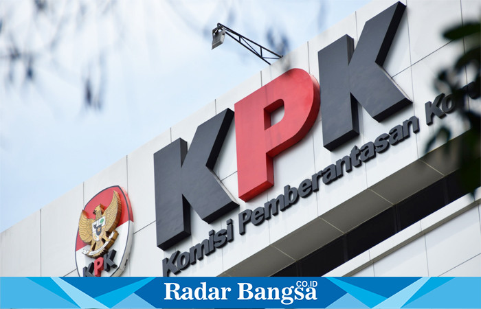 kpk mencegah empat orang terkait kasus dugaan korupsi di lingkungan Pemerintah Kota Semarang