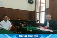 JPU Yulistiono sewaktu membacakan tuntutan di ruang sidang Tirta 1 PN Surabaya, Kamis (25/7/2024) siang (Foto : FYW)