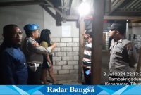 Anggota Polsek Tikung saat memberikan himbauan di Warung (IST)