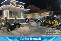 Anggota jaga Polsek Tikung melaksanakan patroli Blue Light di beberapa titik strategis  Masjid Namira pada Sabtu malam, ( 27/07) pukul 23.00 WIB.  (IST)