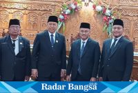 (dari kiri) Mochamat Alfian Ihwalul Rizqiya, S.Ag, Drs. H. Lutfi Mahmudiono, Antox Prapungka Jaya, S.E., M.M dan H. Syafa’at, S.E (foto: Hikam)