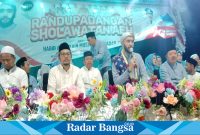 Gebyar sholawat bersama Habib Ahmad El Hadar (AEH) yang diselenggarakan oleh Pemerintah Desa Randu Padangan.