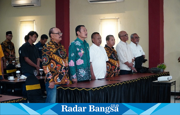 Bupati Lamongan Yuhronur Efendi sat menghadiri Orientasi Kewartawanan dan OKK Persatuan Wartawan Indonesia  Kabupaten Lamongan di Hotel Elresas Lamongan pada Kamis, (08/08/2024). (IST)