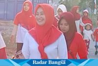 Warga RT 06 peserta jalan sehat saat mengikuti acara dengan penuh semangat (IST)