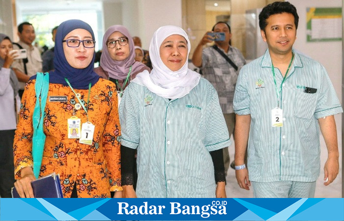 Khofifah-Emil  saat Jalani Tes Kesehatan di RSUD Dr. Soetomo (IST)
