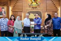 Pj. Gubernur Jawa Timur, Adhy Karyono, menerima kungker spesifik dari Komisi X DPR RI bidang pendidikan, bertempat di Gedung Negara Grahadi, Surabaya, pada Senin (26/7).  (IST)