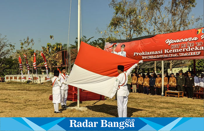 Pengibaran bendara sang saka merah puti di Upacara Detik-Detik Proklamasi dalam rangka memperingati  HUT Republik Indonesia yang ke-79. di Lapangan Desa Bakalanpule, , pada Sabtu  Sabtu (17/08/2024) mulai pukul 08.00 WIB. (IST)