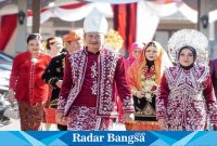 Bupati Lamongan Yuhronur Efendi  saat upacara peringatan detik-detik Proklamasi Kemerdekaan RI ke-79 yang berlangsung pagi ini, Sabtu (17/8), di Alun-alun (IST)