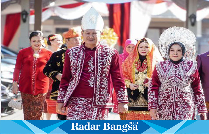 Bupati Lamongan Yuhronur Efendi  saat upacara peringatan detik-detik Proklamasi Kemerdekaan RI ke-79 yang berlangsung pagi ini, Sabtu (17/8), di Alun-alun (IST)