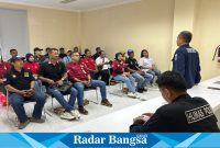 Si Humas Polresta Sidoarjo, saat  pertemuan santai dengan netizen diadakan di Mako Polresta Sidoarjopada Rabu (21/8/2024). (IST)