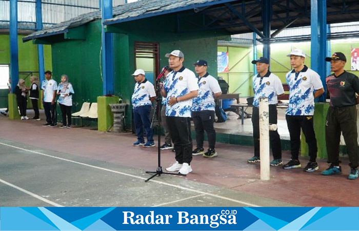 Bupati Lamongan, Yuhronur Efendi,saat membuka  kejuaraan tenis lapangan pada Sabtu, 10 Agustus 2024, di Lapangan Tenis Pemkab Lamongan. (IST)