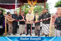 Bupati Lamongan, Yuhronur Efendi  hadiri Upacara Adat Wilwatikta menyambut pemindahan Ibukota Negara Indonesia dari Jakarta ke IKN. Acara berlangsung di Makam Nyai Andong Sari Ngimbang, Kabupaten Lamongan, pada Jumat, (16/08).(ist) 