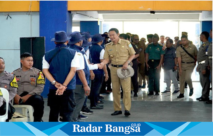 Bupati Lamongan, Yuhronur Efendi, nampak hadir 
saat membuka rapat kesiapsiagaan Pemilihan Kepala Daerah (Pilkada) 2024 pada Senin (5/8) di Gedung Sport Center Lamongan (IST)