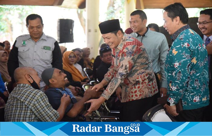 Plt. Bupati Sidoarjo H. Subandi SH, M.Kn.saat menghadiri  Bimtek Peningkatan Kapasitas Usaha Mikro Disabilitas dan PKL di Pendopo Delta Wibawa pada Selasa, (06/08). (IST)