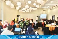 Penandatanganan nota kesepahaman (MoU) antara PT BPR Delta Artha, DP2CKTR Kabupaten Sidoarjo, serta USAID IUWASH, yang berlangsung di Luminor Hotel pada Kamis, 15 Agustus.
