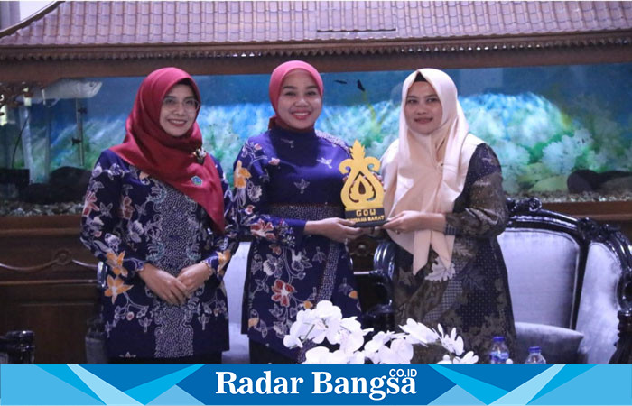 Ketua Gabungan Organisasi Wanita (GOW) Kabupaten Sidoarjo, dr. Hj. Sriatun Subandi (IST)