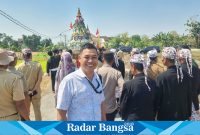 Kanit Reskrim Polsek Tikung IPTU Sono,SH saat mengamankan acara kirab budaya (IST)