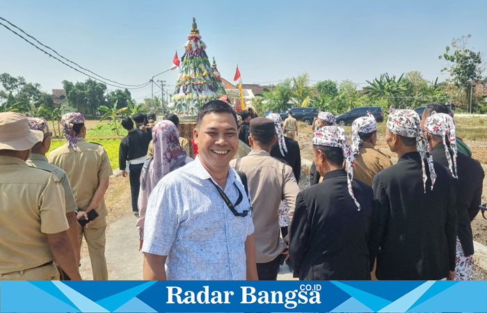 Kanit Reskrim Polsek Tikung IPTU Sono,SH saat mengamankan acara kirab budaya (IST)