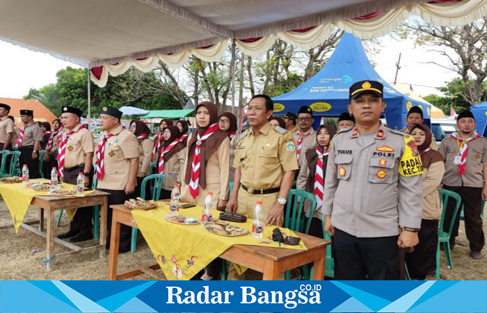 (kiri) Iptu Tulus Haryanto, S.E., M.H., Kapolsek Tikung (IST)