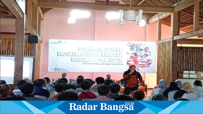 BKKBN RI bersama mitra Komisi IX DPR RI Nurhadi,S.Pd saat  Sosialisasi dan KIE Program Bangga Kencana Bersama Mitra Kerja di Desa Jajar,Kecamatan Talun, Kabupaten Blitar,Jawa Timur,Minggu (22/9/2024)