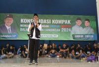 Calon Bupati Abdul Ghofur  saat Pimpin Deklarasi dan Konsolidasi Relawan KOMPAK di Gedung Korpri Lamongan, Jawa Timur, Minggu (22/09)