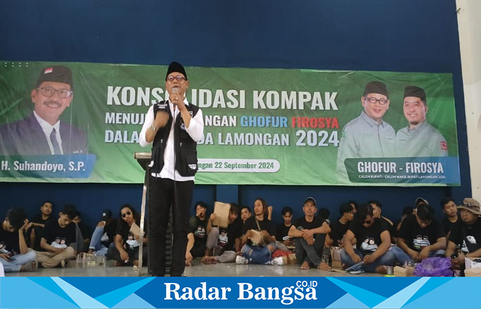 Calon Bupati Abdul Ghofur  saat Pimpin Deklarasi dan Konsolidasi Relawan KOMPAK di Gedung Korpri Lamongan, Jawa Timur, Minggu (22/09)