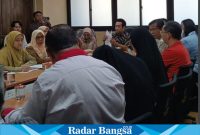 Jalannya rapat koordinasi permasalahan apartemen Bale Hinggil, Selasa (3/9/2024) di ruang Nindya Praja Bagian Pemerintahan dan Kesra Pemkot Surabaya (Foto : Dok YLPK Jatim)