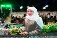 Gubernur Jawa Timur periode 2019-2024, Khofifah Indar Parawansa, saat hadiri pengajian Maulid Nabi Muhammad di Pondok Pesantren Sabilun Najah, Simo Kanor, Bojonegoro pada Minggu malam, 16 September 2024.