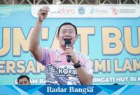 Bupati Lamongan Yuhronur Efendi saat melepas 12 Atlet ((IST)