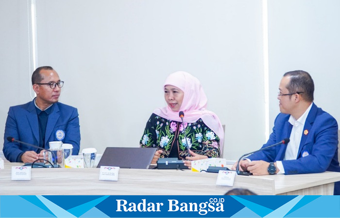 Gubernur Jawa Timur periode 2019-2024, Khofifah Indar Parawansa, hadir sebagai pembicara dalam acara Pascasarjana Universitas Airlangga (Unair) bertajuk 