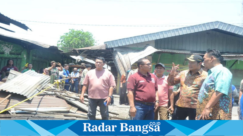 Plt. Bupati Sidoarjo, H. Subandi SH, M.Kn, mengunjungi lokasi kebakaran, Pada Jumat siang, (21/9)