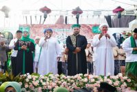 Ketua Umum PP Muslimat NU, Khofifah Indar Parawansa, menghadiri pengajian akbar dalam rangka memperingati Maulidurrosul sekaligus meresmikan Pondok Pesantren Nurul Huda Al Azizah Cahyaning Ati di Puger, Kabupaten Jember, pada Selasa (17/9/2024). (IST)