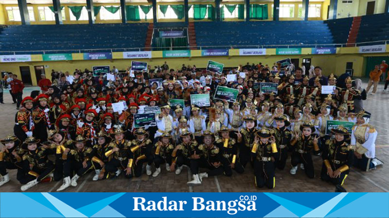 Plt. Bupati Sugirah saat menutup acara di GOR Tawang Alun, Rabu (25/9/2024). (IST)