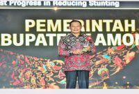 Pak Yurohnur Efendi yang akarb disapa Pak Yes saat menerima penghargaan Public Government Award 2024 yang diberikan oleh CNN Indonesia  (IST)