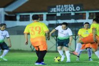 Pj. Gubernur Jawa Timur, Adhy Karyono saat menghadiri acara sepak bola (IST)