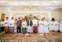 Jelang pernikahan putranya, Yusuf Mannagalli, Gubernur Jawa Timur periode 2019-2024, Khofifah Indar Parawansa, mengadakan pengajian di rumahnya di Jemursari (19/9/2024) 