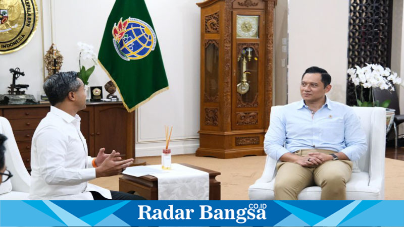 - Menteri Agraria dan Tata Ruang/Kepala Badan Pertanahan Nasional (ATR/BPN), Agus Harimurti Yudhoyono (AHY) bertemu dengan Ketua Umum Kamar Dagang dan Industri (KADIN), Anindya Bakrie pada Senin (23/09/2024) 