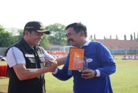 (Kanan) Plt  Bupati Sidoarjo Subandi 