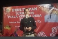 Kades setro Ahmad Saiful memberikan pengarahan dalam pertandingan penutupan turnamen bola volley