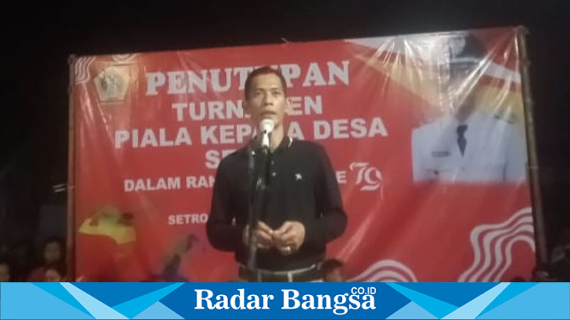 Kades setro Ahmad Saiful memberikan pengarahan dalam pertandingan penutupan turnamen bola volley