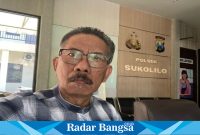  Ketua YLPK Jatim, M. Said Sutomo sewaktu mendampingi pemeriksaan warga Bale Hinggil sebagai saksi pelapor kasus pencurian spanduk di Mapolsek Sukolilo, Senin (9/9/2024) siang (Foto : Dok Pribadi M. Said Sutomo)