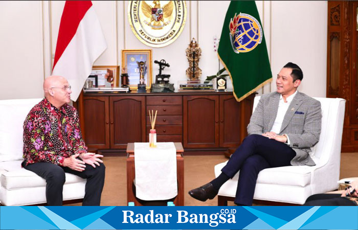 Menteri Agraria dan Tata Ruang/Kepala Badan Pertanahan Nasional (ATR/BPN), Agus Harimurti Yudhoyono (AHY) melakukan pertemuan dengan Mission Director of United States Agency for International Development (USAID) Indonesia, Jeffery P. Cohen