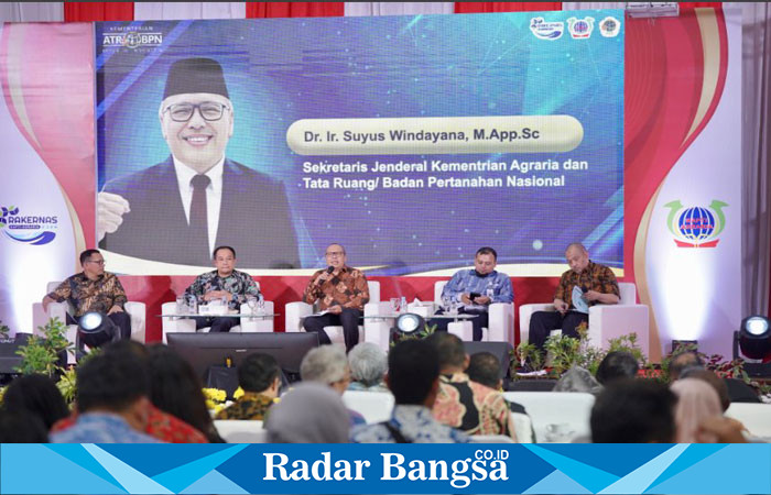 Sekretaris Jenderal (Sekjen) Kementerian ATR/BPN, Suyus Windayana dalam Simposium Nasional KAPTI-Agraria di STPN Yogyakarta, Kabupaten Sleman.
