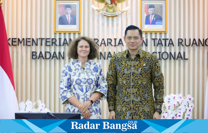 Menteri Agraria dan Tata Ruang/Kepala Badan Pertanahan Nasional (ATR/BPN), Agus Harimurti Yudhoyono (AHY) menerima audiensi dari World Bank di Ruang Rapat Menteri.