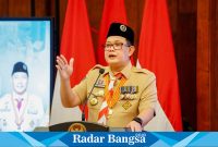 Pj. Gubernur Jawa Timur, Adhy Karyono, saat  resmi melantik pengurus MABI) dan pimpinan SAKA Pramuka bidang penanggulangan bencana Jawa Timur periode 2024-2025 di Ruang Bhinaloka Adhikara, Kantor Gubernur, pada Kamis (5/9).