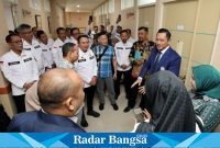 Menteri ATR/Kepala BPN, Agus Harimurti Yudhoyono (AHY) saat melakukan Ujian Kelayakan pada Program Doktor Pengembangan Sumber Daya Manusia di Universitas Airlangga Surabaya.